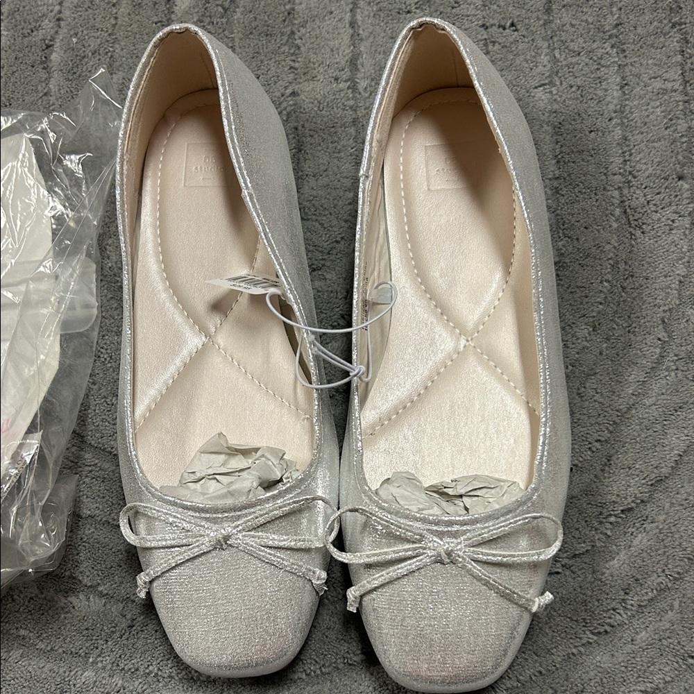 David’s Bridal Elegant Silver Women's Flats NWT
